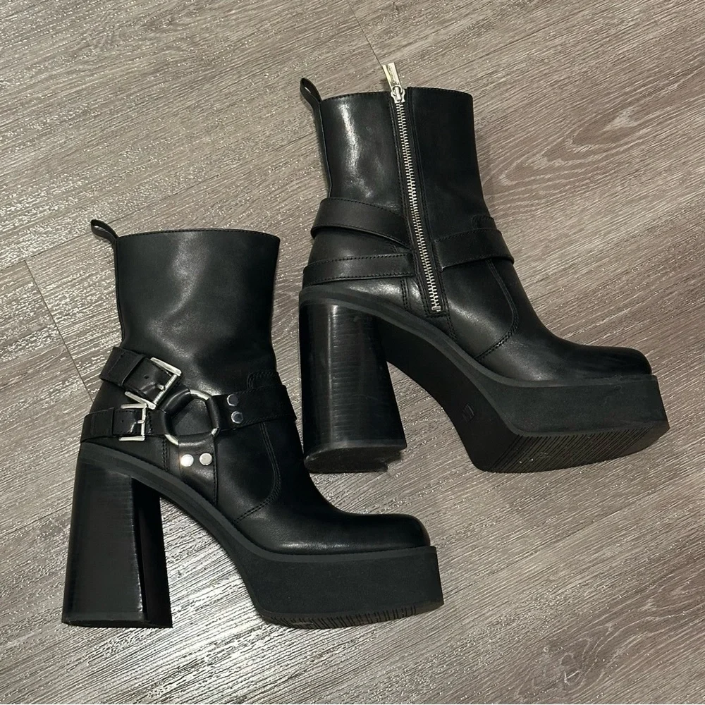 EUC Michael Kors Crosby Leather Moto Booties - Picture 3 of 8